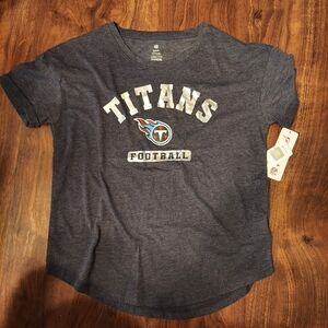 Nwt teens Large Titans tee